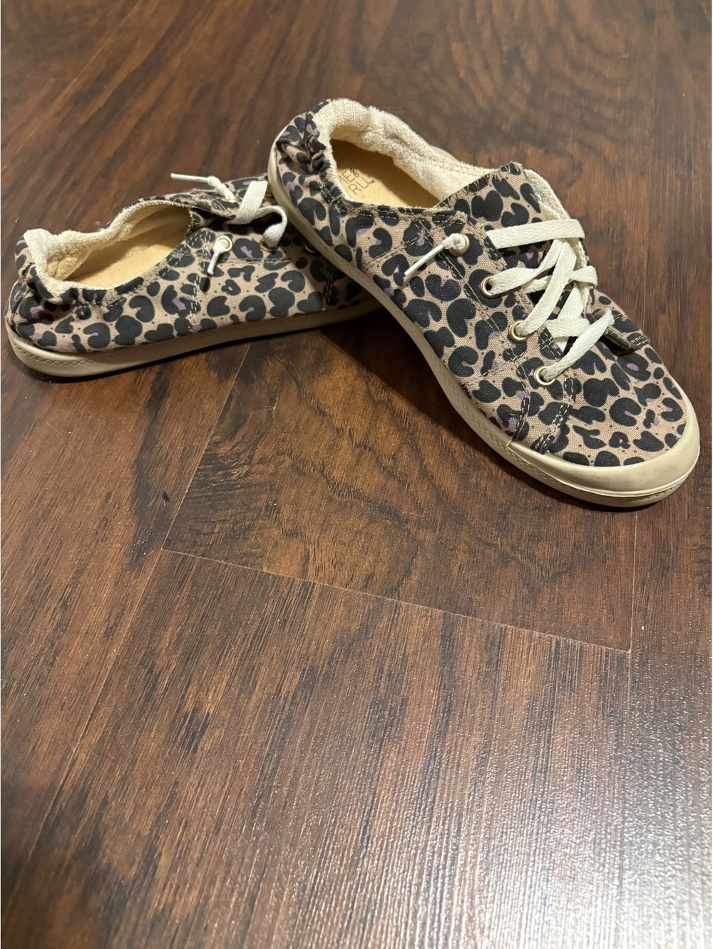 Women’s cheetah print shoes size 8 1/2